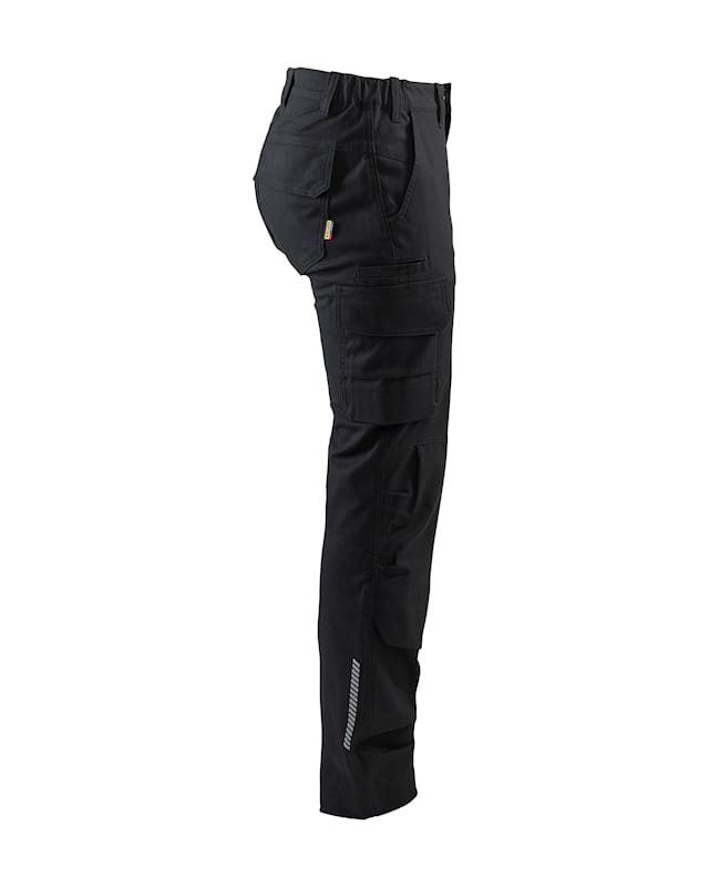 Blåkläder Damen Industrie Arbeitshose Stretch in Schwarz, Seitenansicht rechts, mit Beintasche und Messertasche.