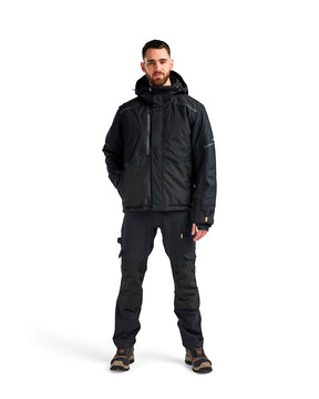 Arbeitsjacke Winter, Schwarz, Ansicht von vorn mit Modell